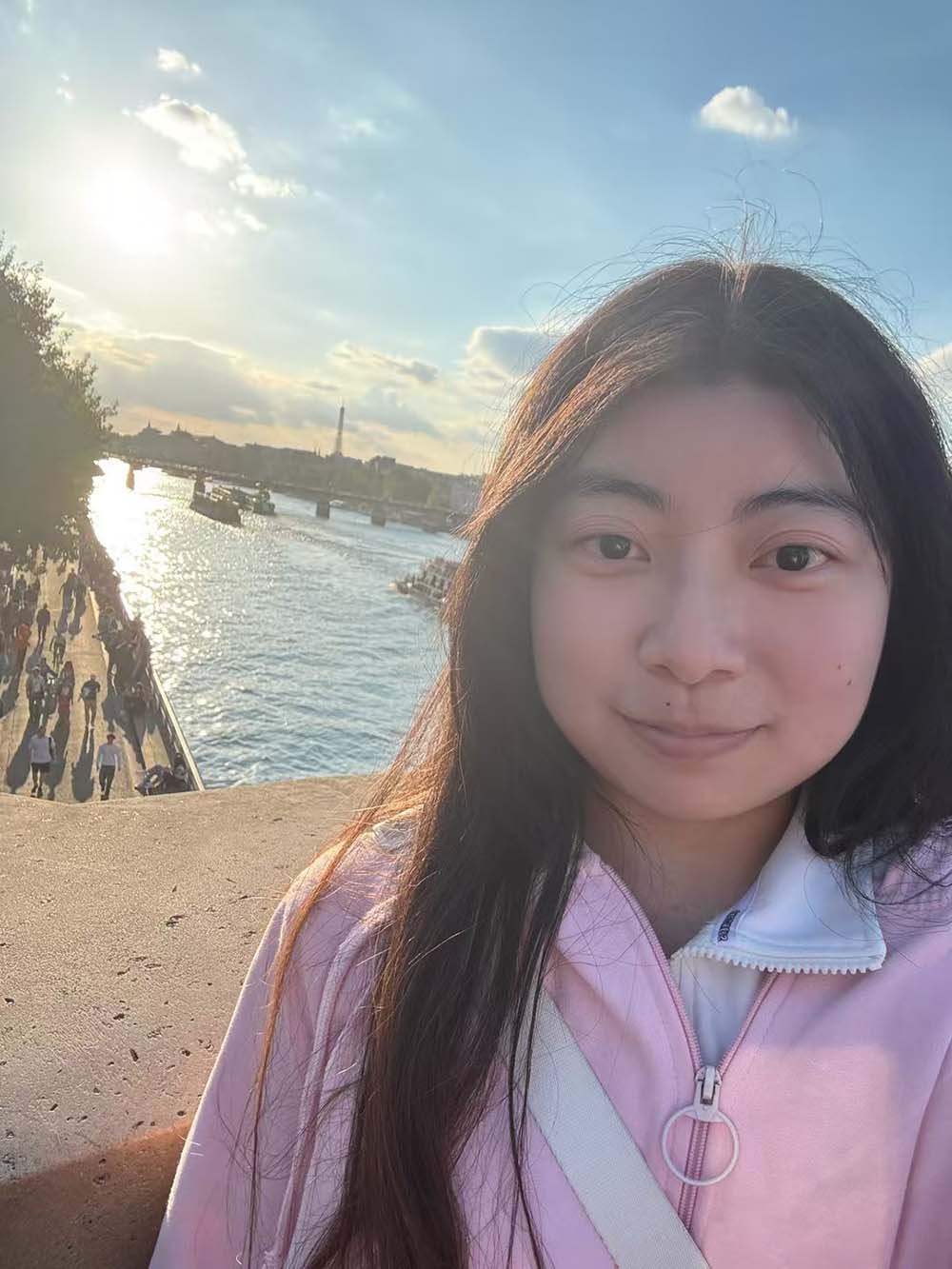 WENXIN 在多媒体工作坊中的创作瞬间