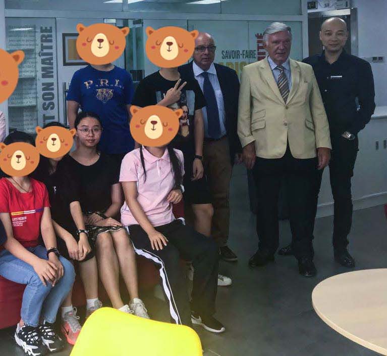 谢雅诗在三爱留学中心的合影