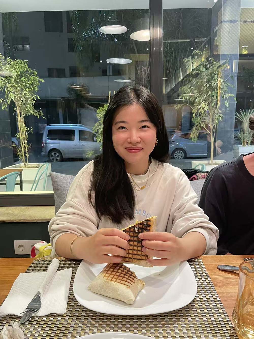 石雨白在法国档案馆查阅艺术史资料